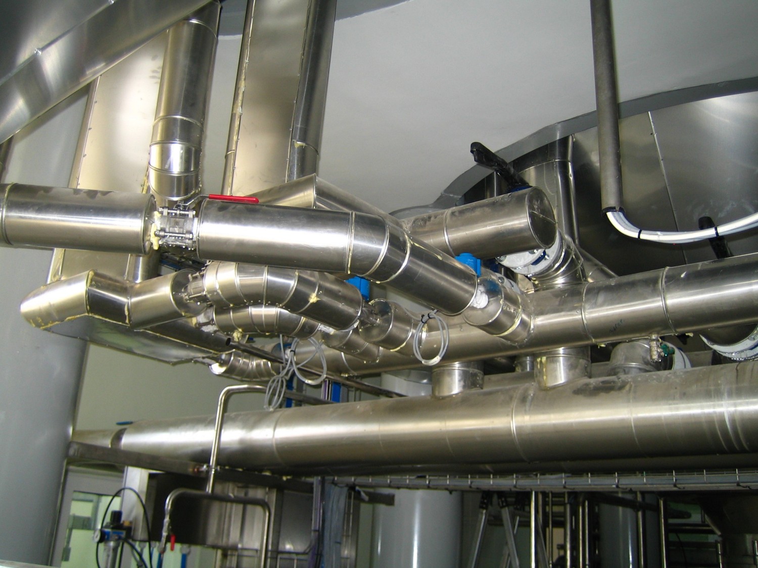 Изоляция ёмкостей и трубопроводов для завода RAUPXON в Узбекистане