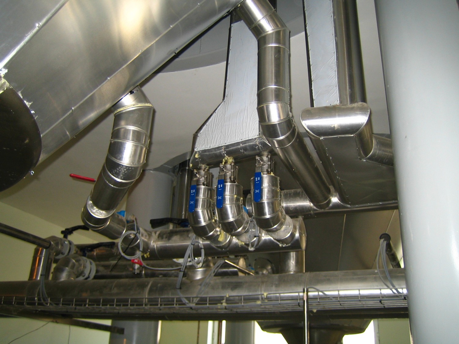 Изоляция ёмкостей и трубопроводов для завода RAUPXON в Узбекистане