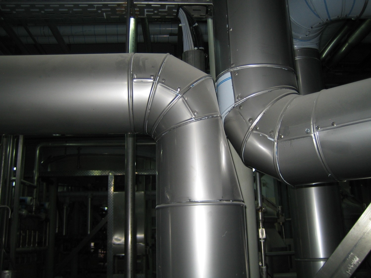 Изоляция ёмкостей и трубопроводов для завода RAUPXON в Узбекистане