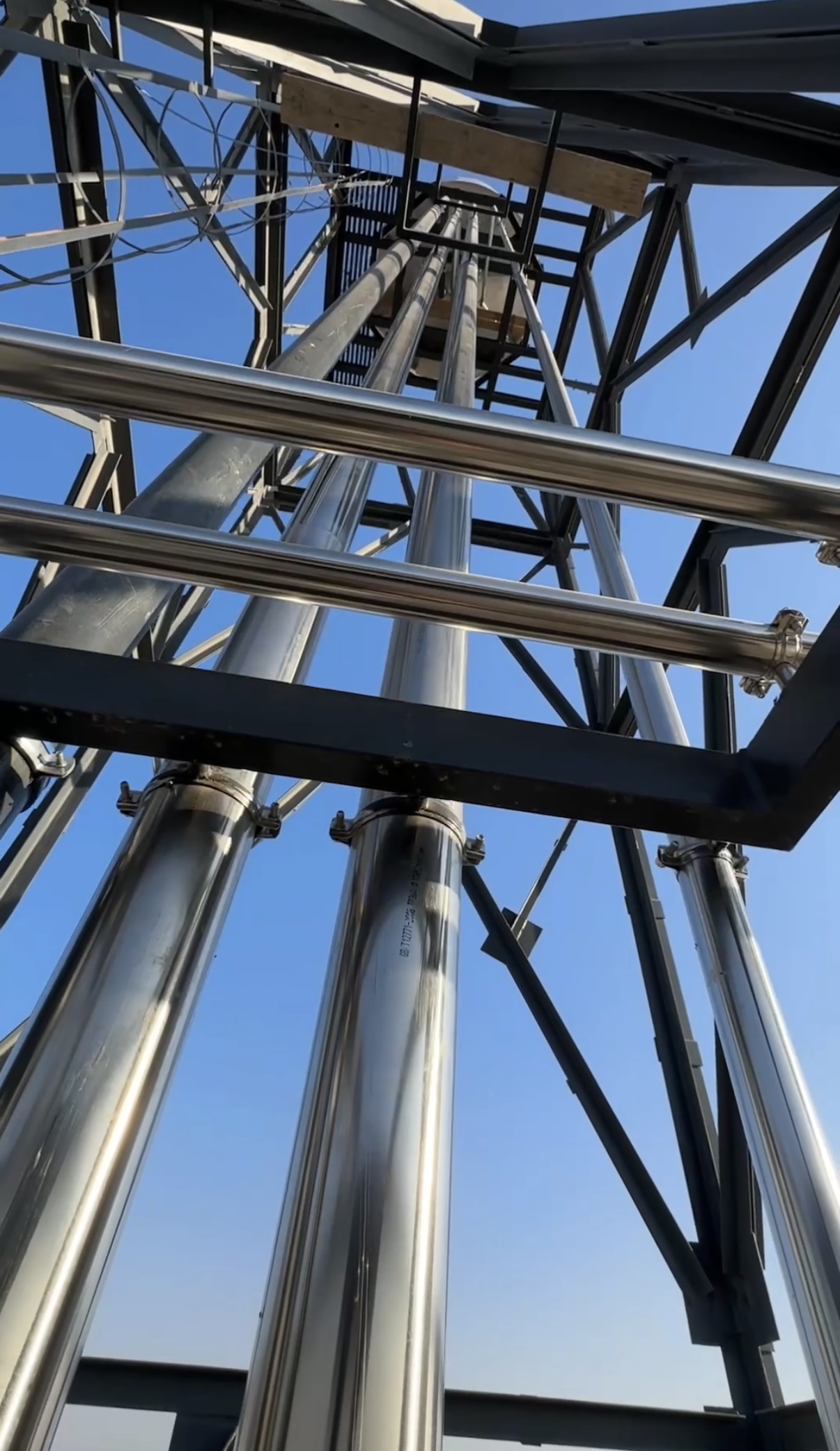 Изготовление и установка танков для DINAY в Ахангаране