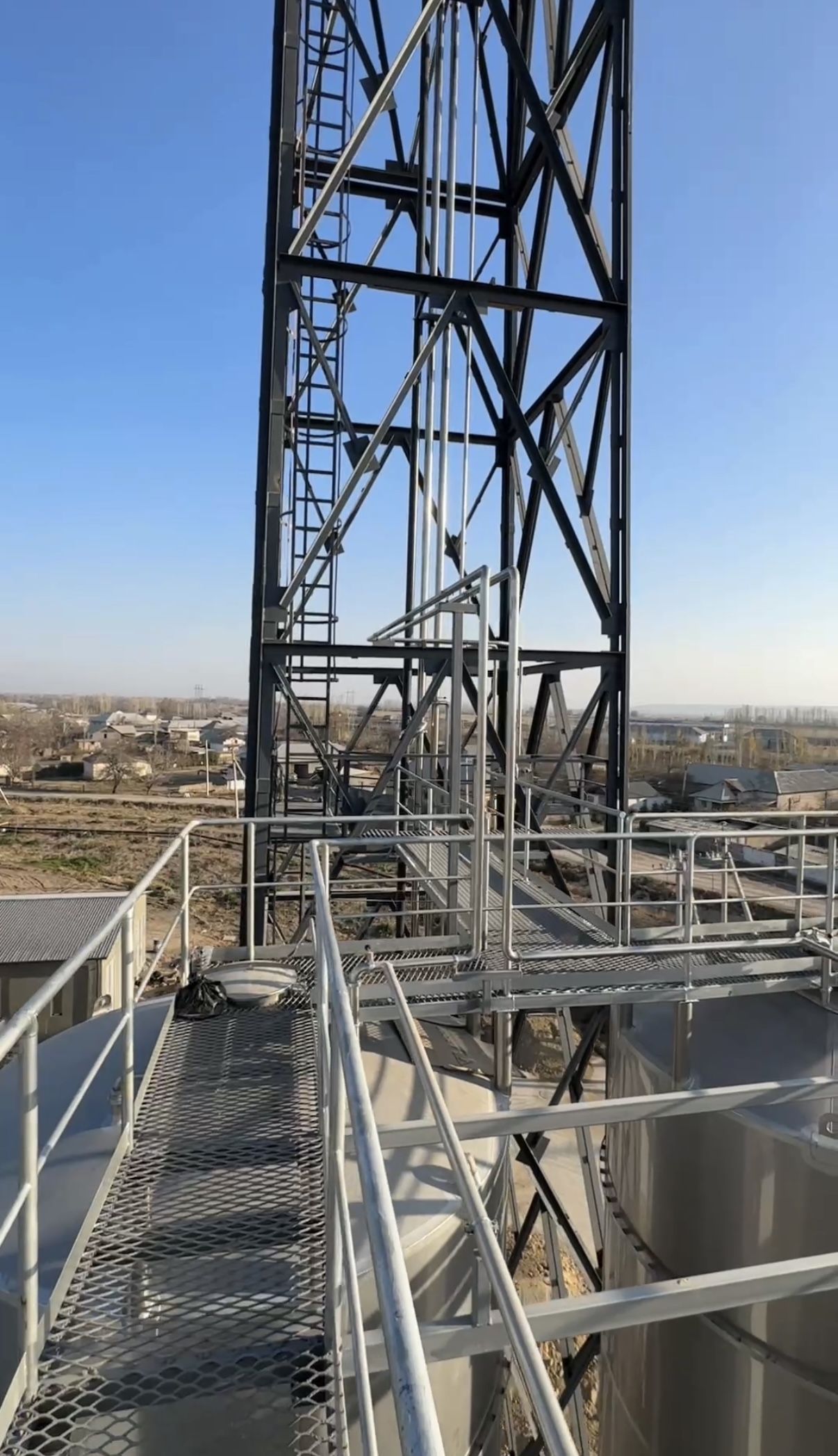 Изготовление и установка танков для DINAY в Ахангаране