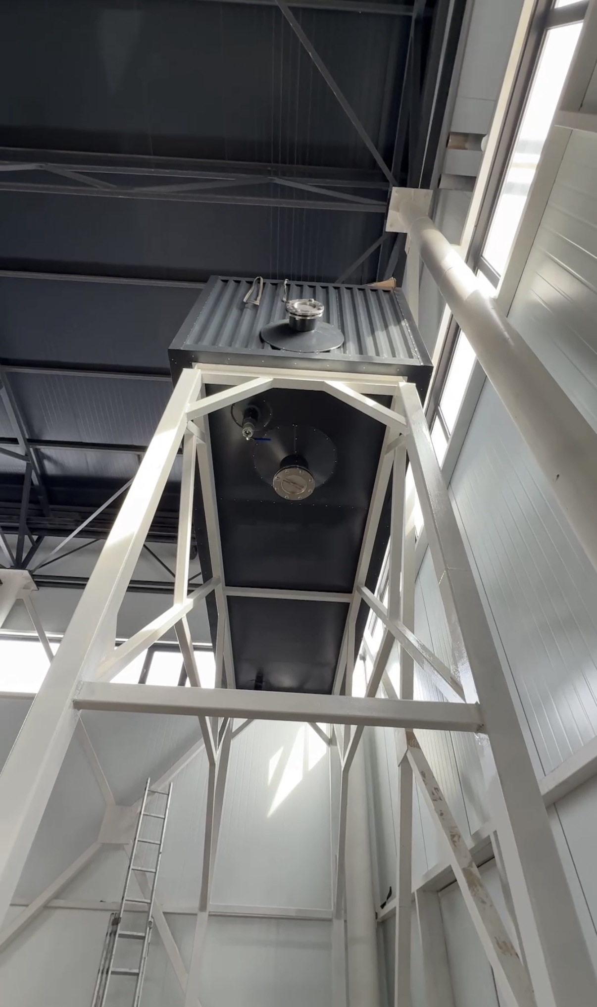 Изготовили резервуар для хранения воды для DINAY